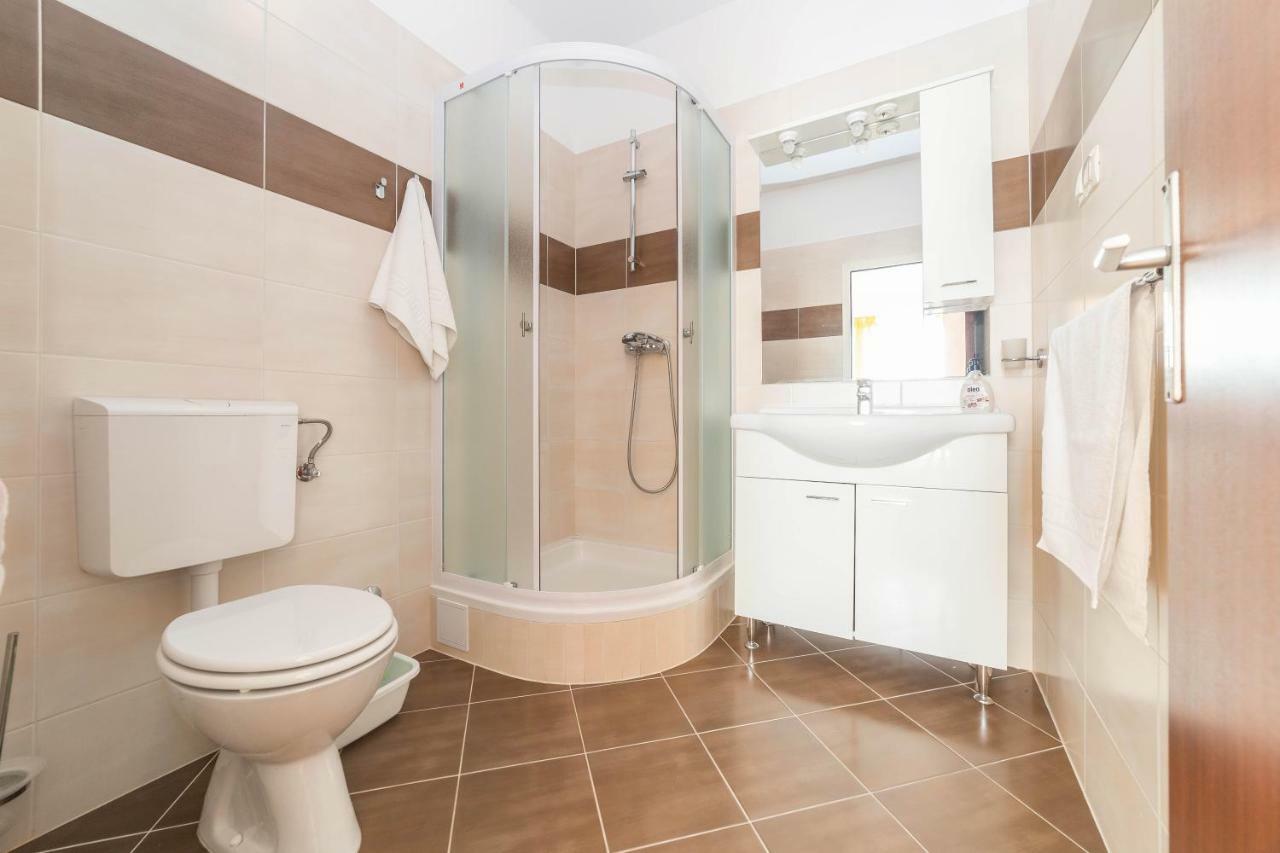 Apartments Maria Vodice Bagian luar foto