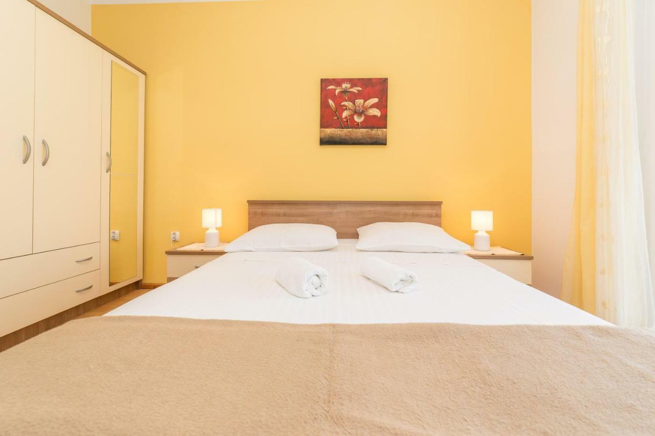 Apartments Maria Vodice Bagian luar foto
