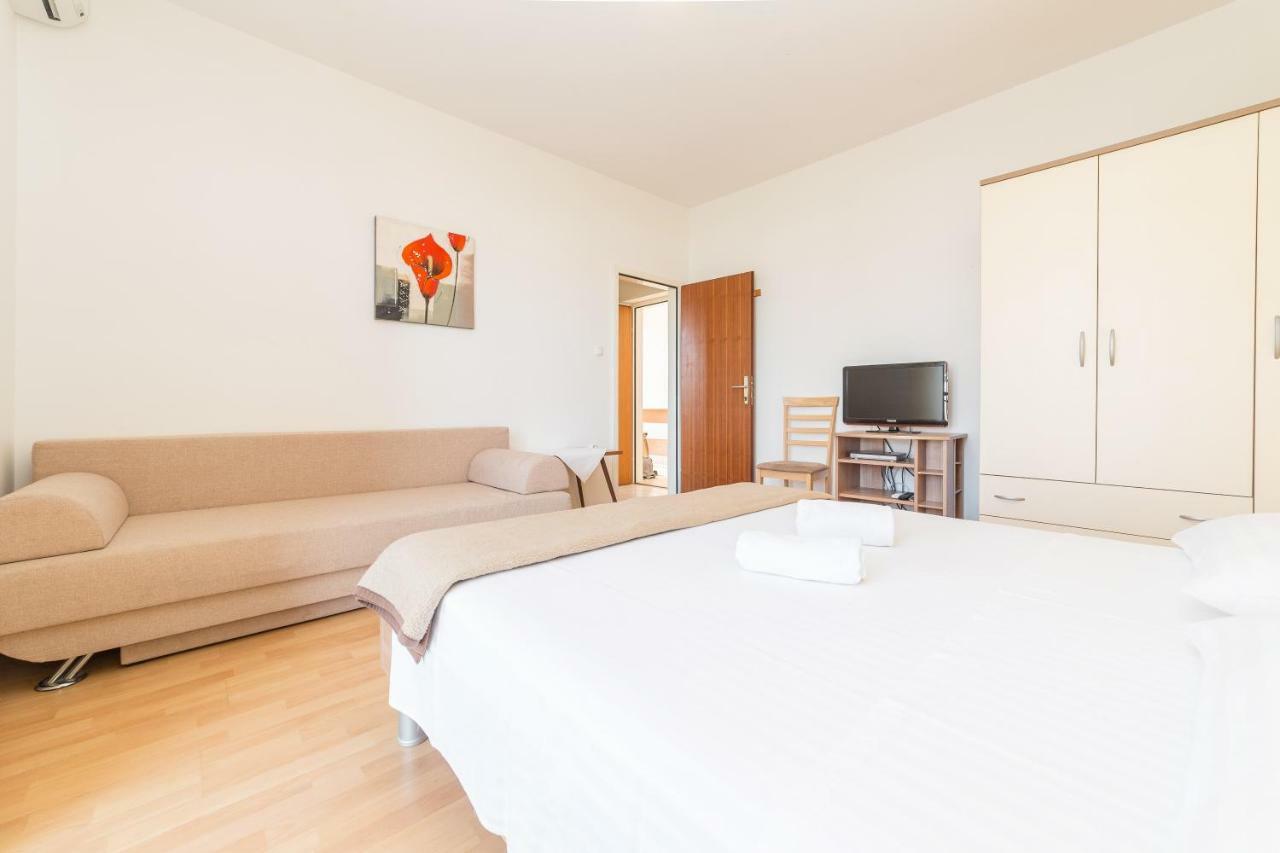 Apartments Maria Vodice Bagian luar foto