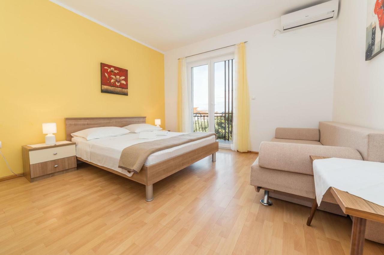 Apartments Maria Vodice Bagian luar foto