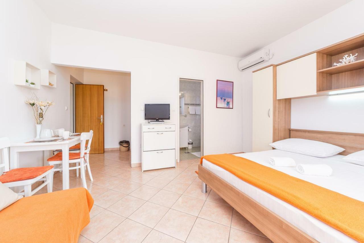 Apartments Maria Vodice Bagian luar foto